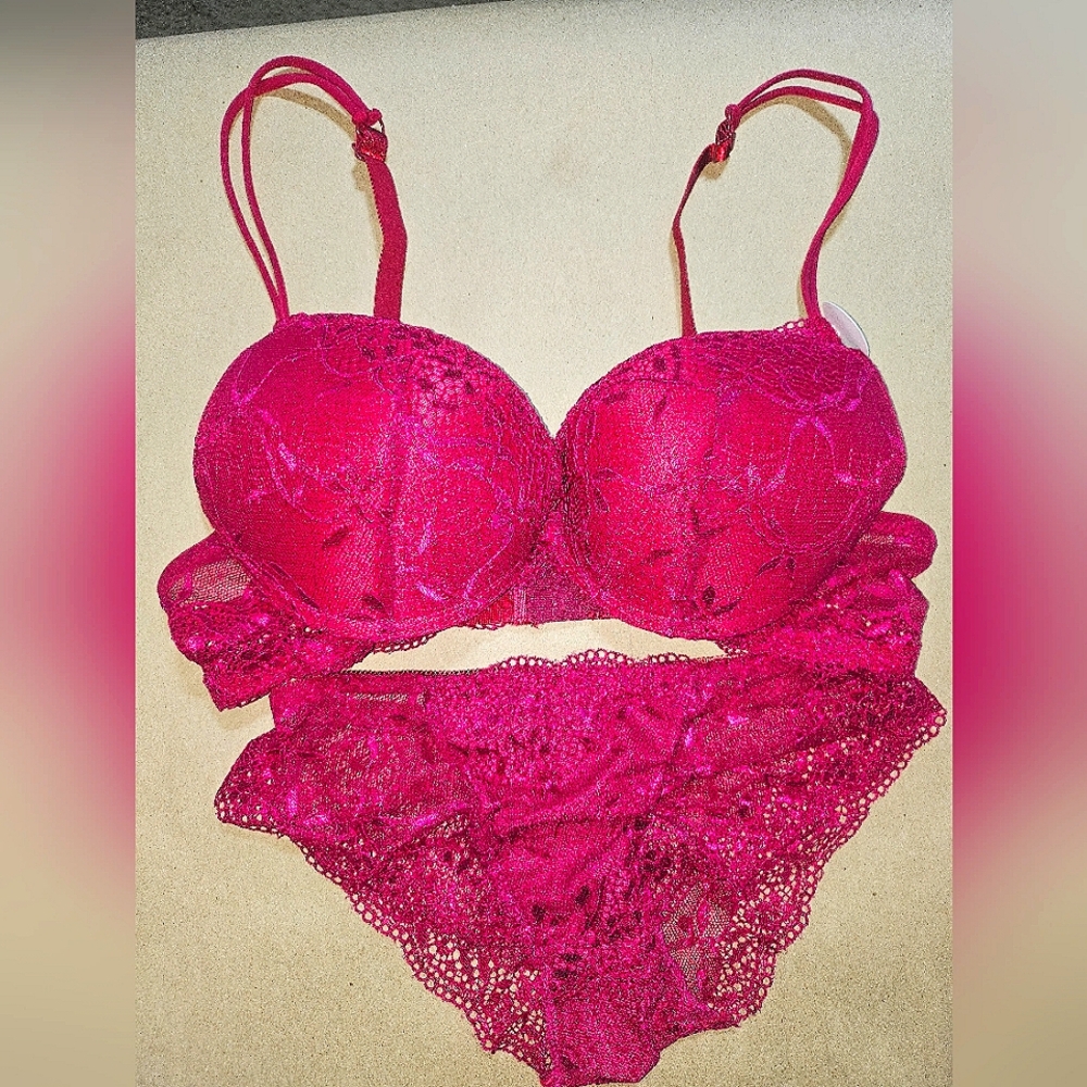 Cranberry Lace Bra & Bikini Set ( New No Tag)